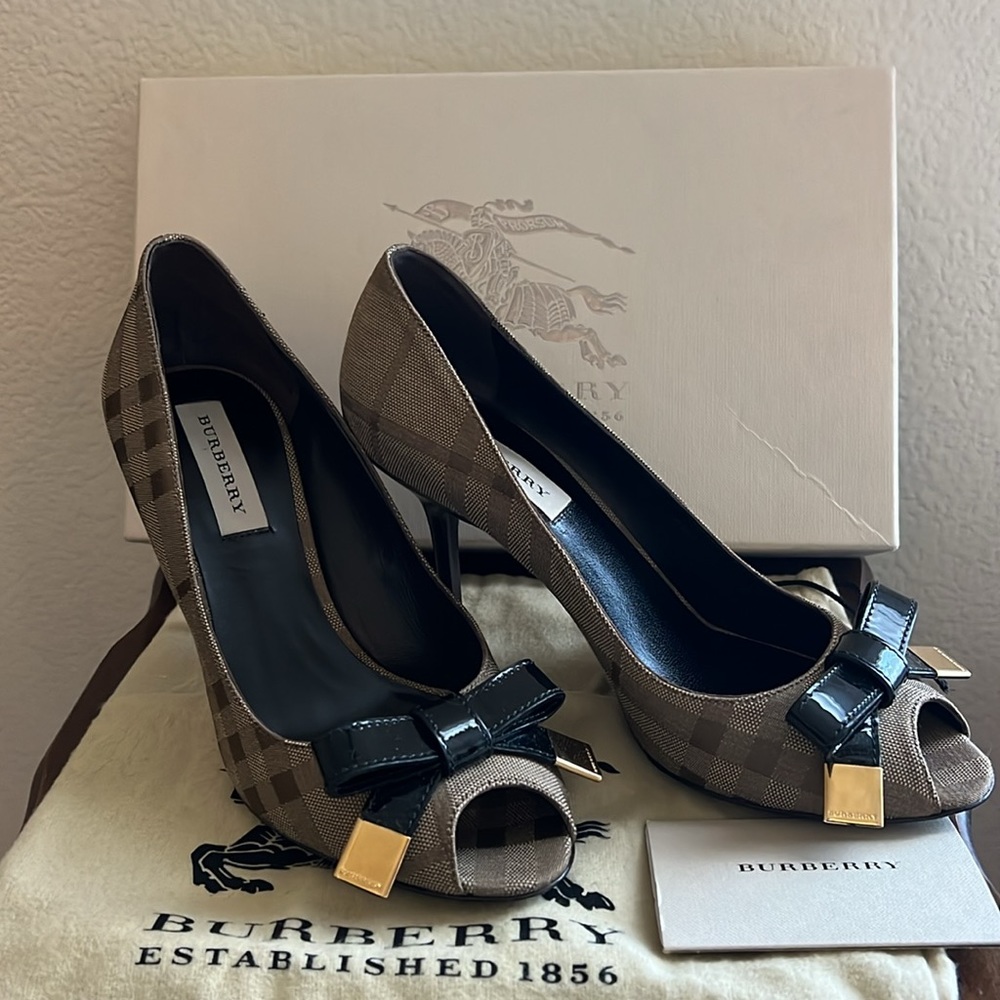 Burberry London Jacquard Sturridge 85 Peep Toe Pump